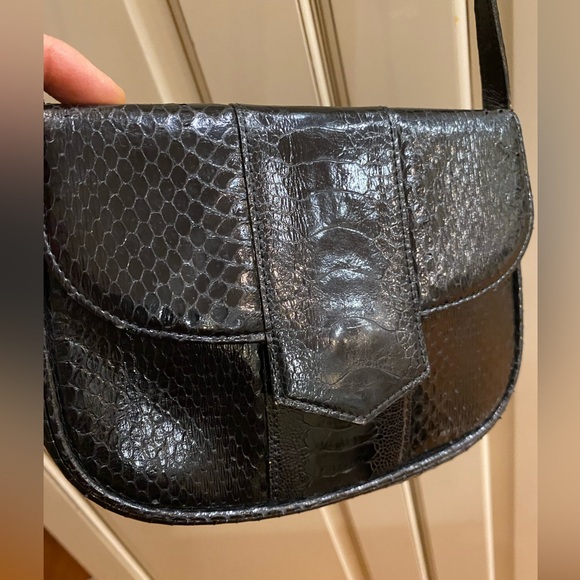 Yves Saint Laurent Handbags - Yves Saint Laurent Black Crossbody Bag